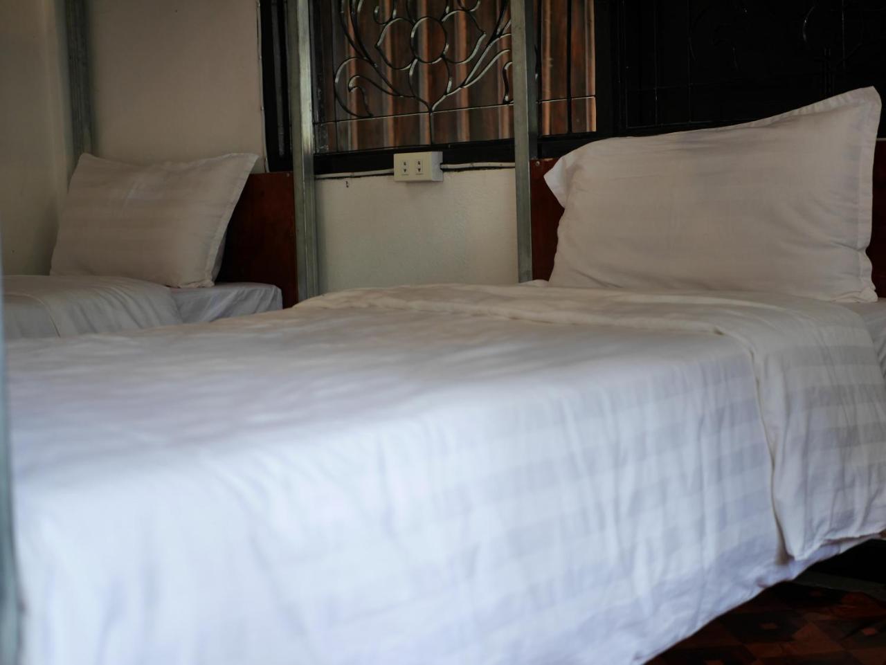 Y Not Laos Hostel Luang Prabang Buitenkant foto
